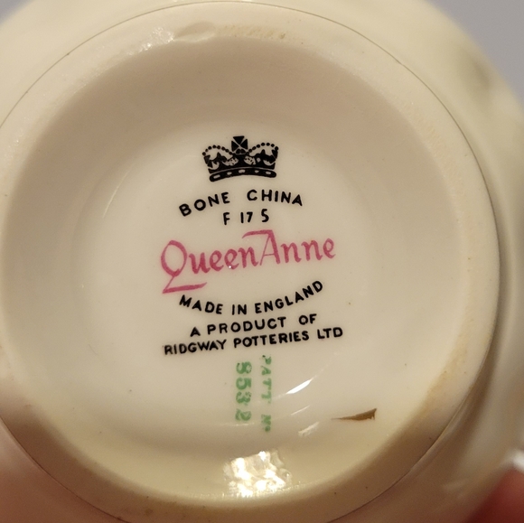 Queen Anne Bone China Tea Cup and Saucer Pattern 8532 - Picture 5 of 7